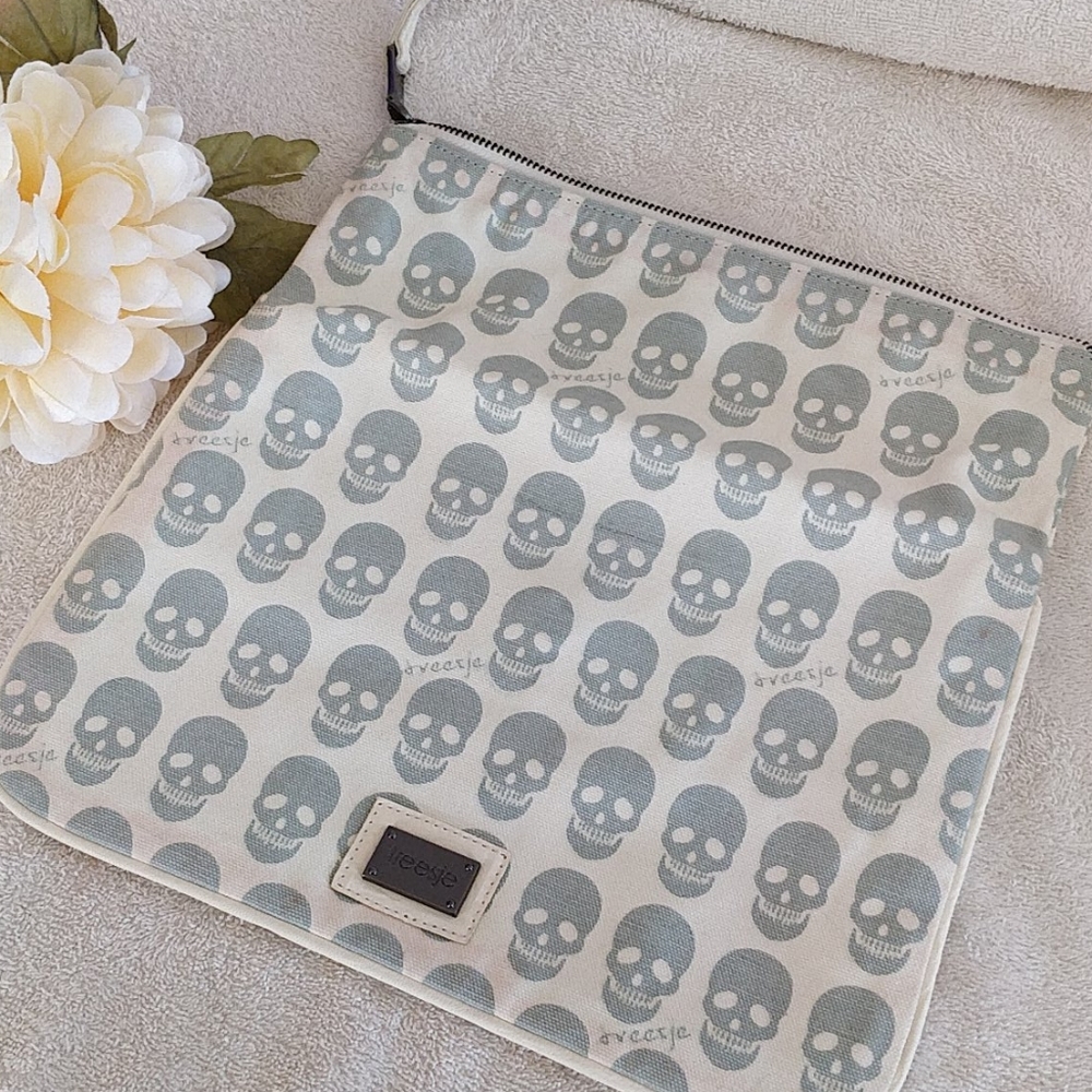 Treesje Fabric Foldover 'Fatal' Clutch w/ Zipper - Picture 11 of 13